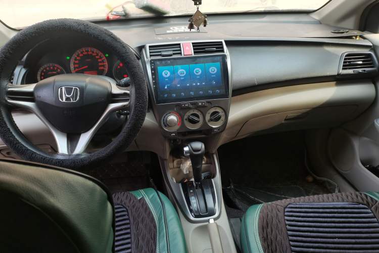 Used Honda City Classic 2011 1.5L Automatic Elite Edition Center Console