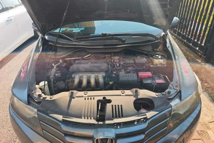 Used Honda City Classic 2011 1.5L Manual Elite Edition Engine Bay