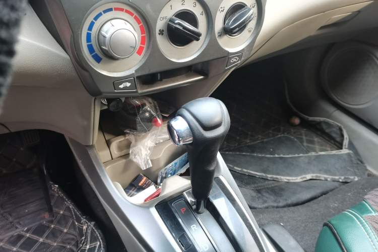 Used Honda City Classic 2011 1.5L Automatic Elite Edition Gear Lever