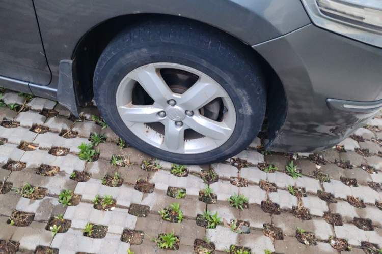 Used Honda City Classic 2011 1.5L Automatic Elite Edition Right Front Wheel Hub
