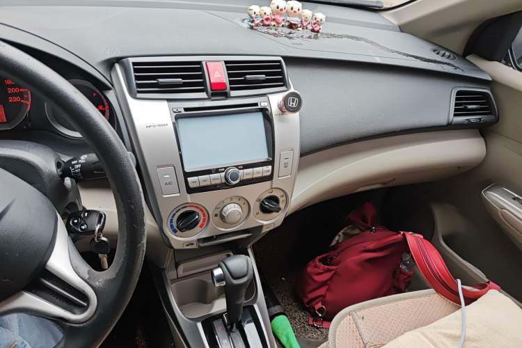 Used Honda City Classic 2011 1.5L Automatic Elite Edition Audio And AC Panel