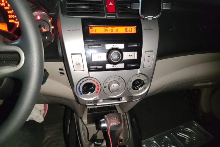 Used Honda City Classic 2011 1.5L Automatic Elite Edition Audio And AC Panel