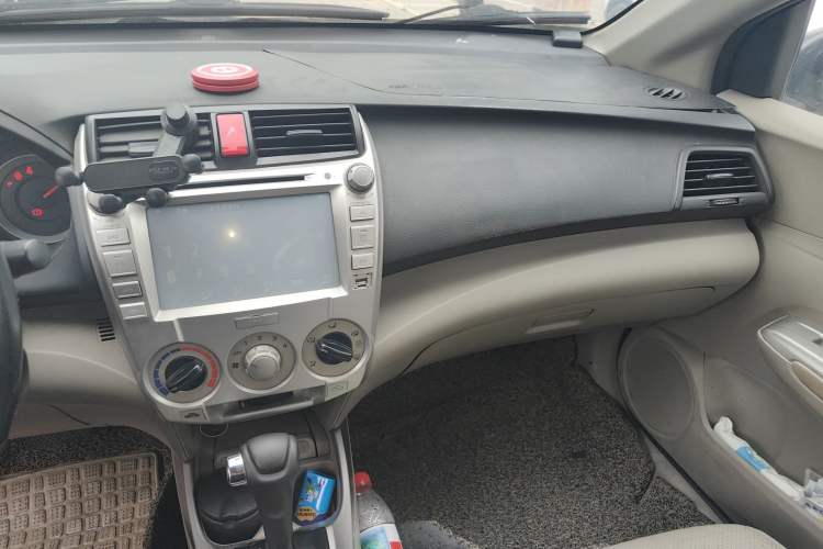 Used Honda City Classic 2011 1.5L Automatic Elite Edition Audio And AC Panel