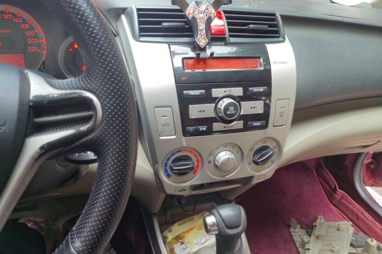 Used Honda City Classic 2011 1.5L Automatic Elite Edition Audio And AC Panel