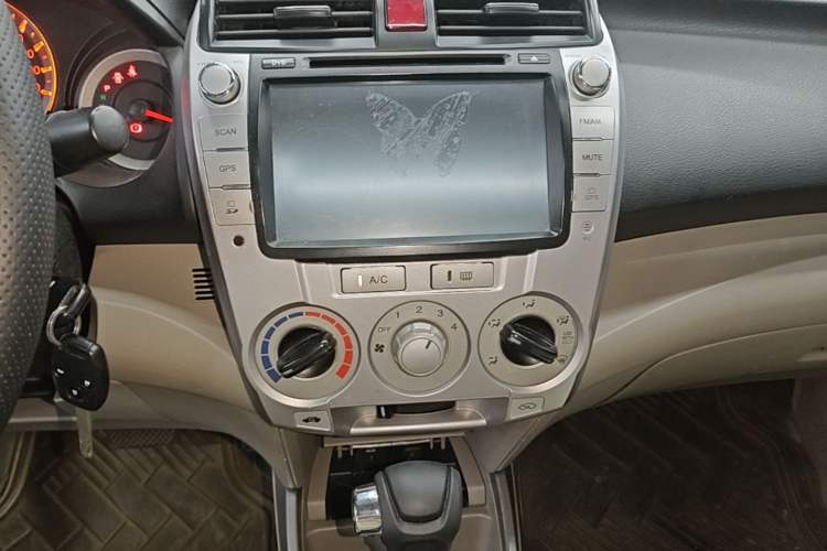 Used Honda City Classic 2011 1.5L Automatic Elite Edition Audio And AC Panel