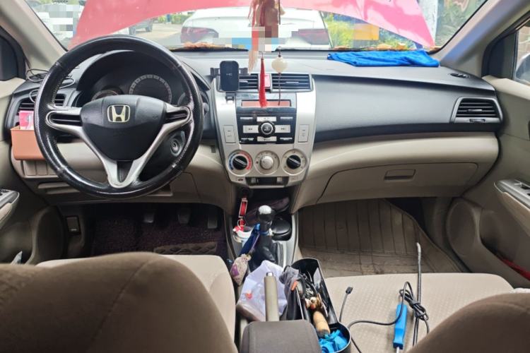 Used Honda City Classic 2011 1.5L Manual Elite Edition Center Console