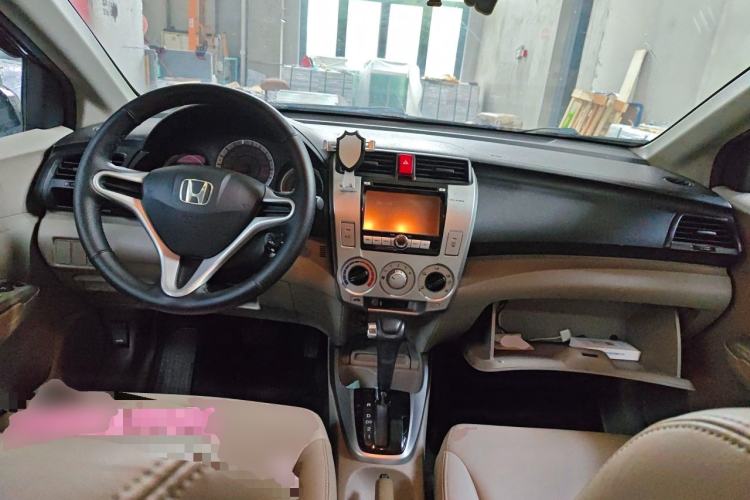 Used Honda City Classic 2011 1.5L Automatic Elite Edition Center Console