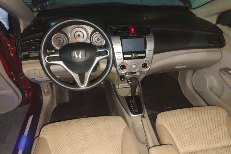 Used Honda City Classic 2011 1.5L Automatic Elite Edition Center Console