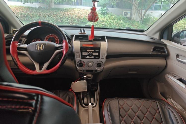 Used Honda City Classic 2011 1.5L Automatic Elite Edition Center Console