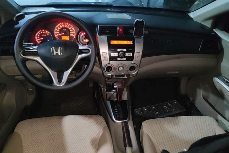 Used Honda City Classic 2011 1.5L Automatic Elite Edition Center Console
