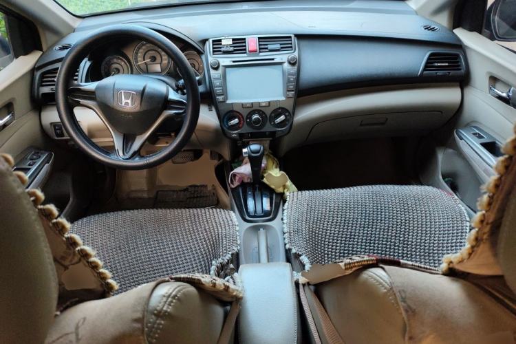 Used Honda City Classic 2011 1.5L Automatic Elite Edition Center Console