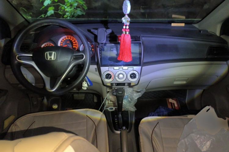 Used Honda City Classic 2011 1.5L Automatic Elite Edition Center Console