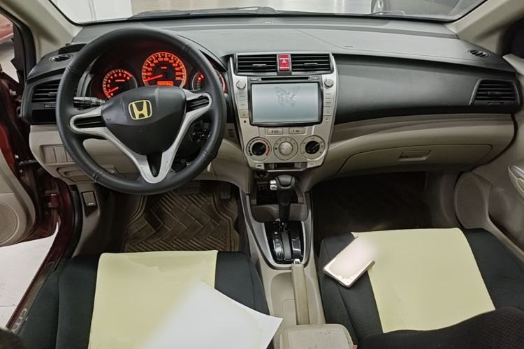 Used Honda City Classic 2011 1.5L Automatic Elite Edition Center Console