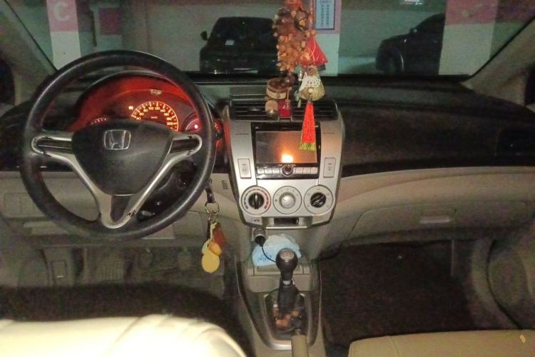Used Honda City Classic 2011 1.5L Manual Elite Edition Center Console