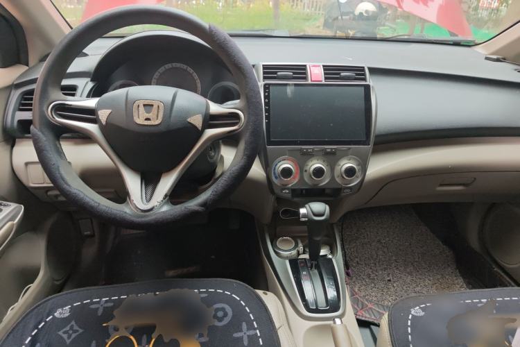 Used Honda City Classic 2011 1.5L Automatic Elite Edition Center Console