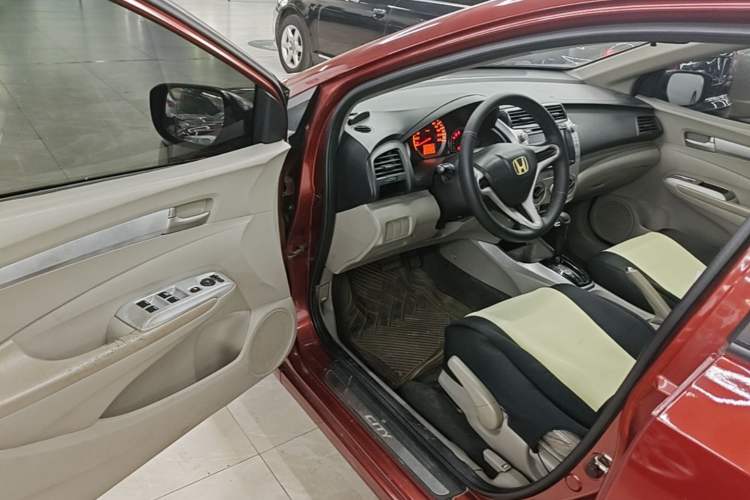 Used Honda City Classic 2011 1.5L Automatic Elite Edition Driver Seat
