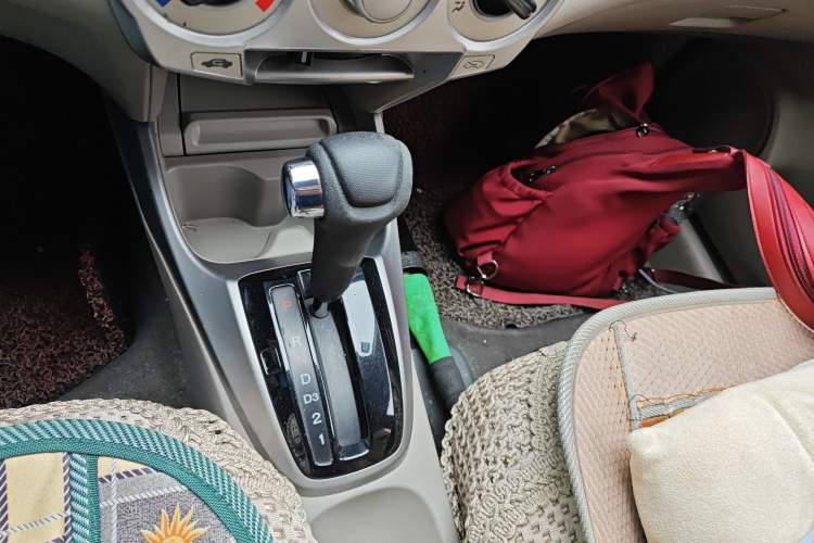 Used Honda City Classic 2011 1.5L Automatic Elite Edition Gear Lever