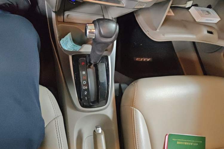 Used Honda City Classic 2011 1.5L Automatic Elite Edition Gear Lever