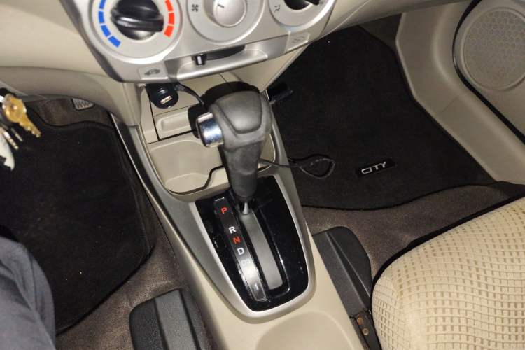 Used Honda City Classic 2011 1.5L Automatic Elite Edition Gear Lever