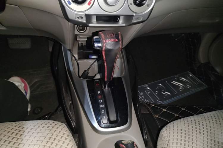 Used Honda City Classic 2011 1.5L Automatic Elite Edition Gear Lever