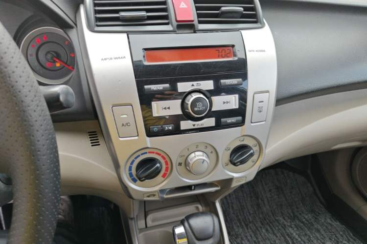 Used Honda City Classic 2011 1.5L Automatic Elite Edition Audio And AC Panel