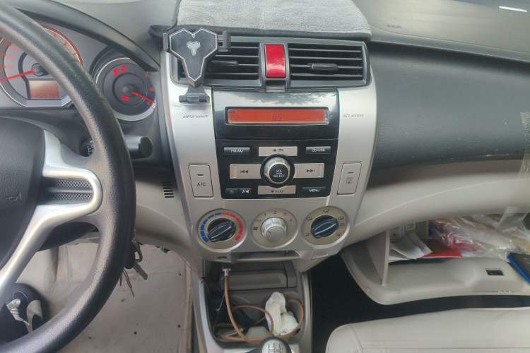 Used Honda City Classic 2011 1.5L Manual Elite Edition Audio And AC Panel