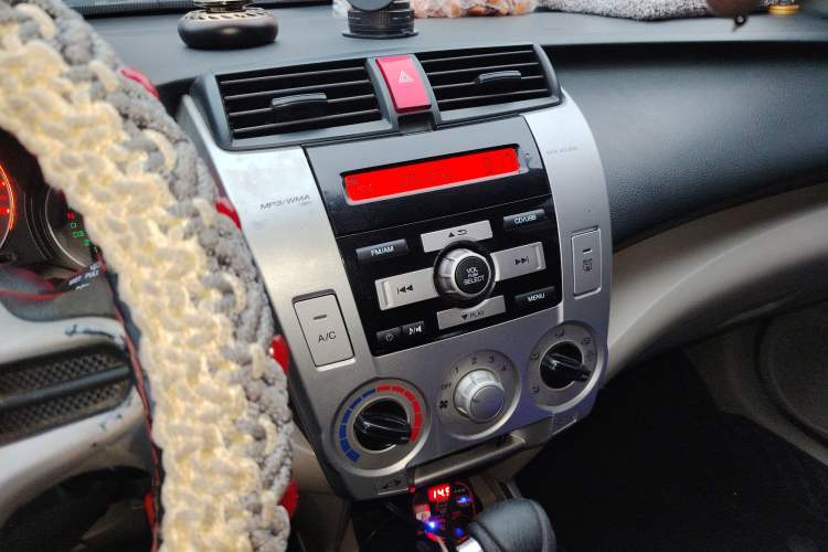Used Honda City Classic 2011 1.5L Automatic Elite Edition Audio And AC Panel