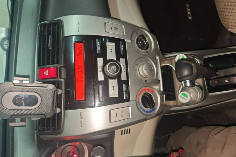 Used Honda City Classic 2011 1.5L Automatic Elite Edition Audio And AC Panel