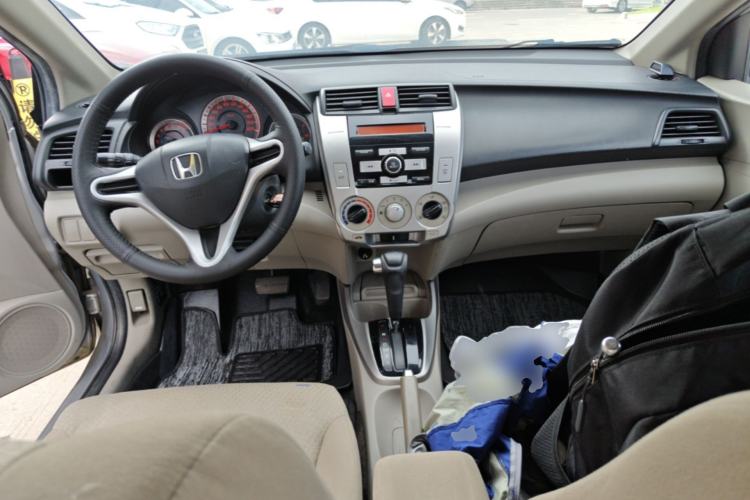 Used Honda City Classic 2011 1.5L Automatic Elite Edition Center Console