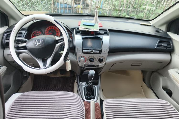 Used Honda City Classic 2011 1.5L Manual Elite Edition Center Console