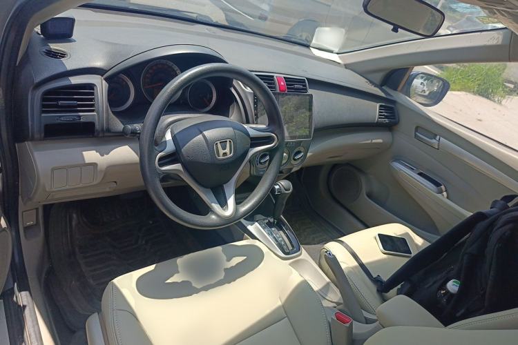 Used Honda City Classic 2011 1.5L Automatic Elite Edition Center Console