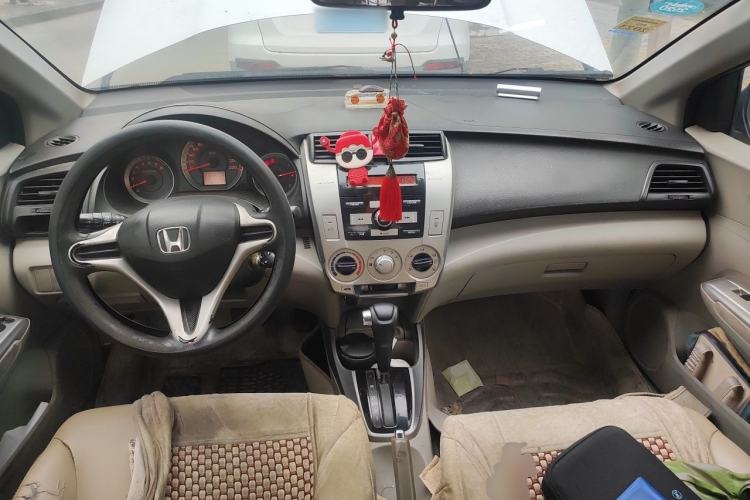 Used Honda City Classic 2011 1.5L Automatic Elite Edition Center Console