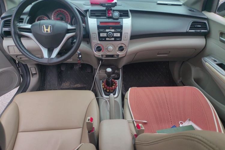 Used Honda City Classic 2011 1.5L Manual Elite Edition Center Console