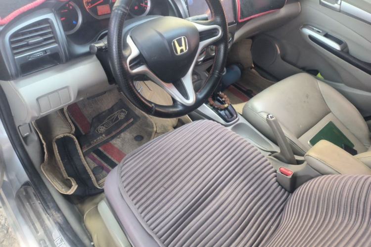 Used Honda City Classic 2011 1.5L Automatic Elite Edition Center Console