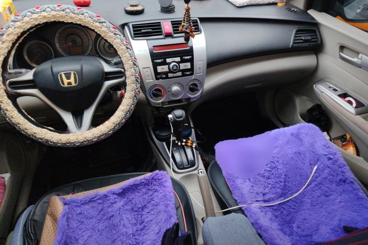 Used Honda City Classic 2011 1.5L Automatic Elite Edition Center Console