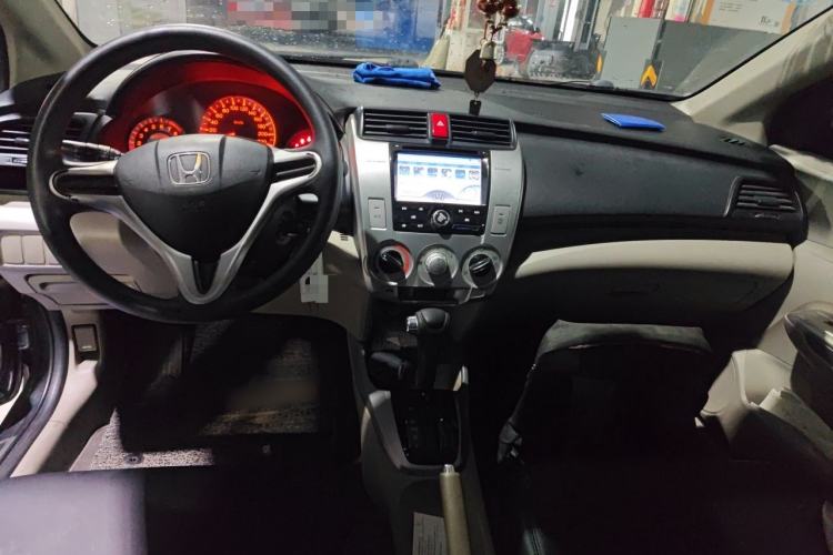Used Honda City Classic 2011 1.5L Automatic Elite Edition Center Console
