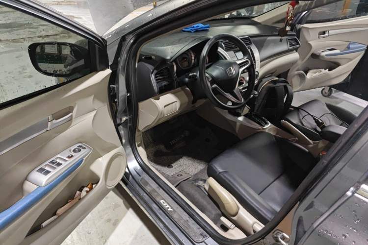 Used Honda City Classic 2011 1.5L Automatic Elite Edition Driver Seat