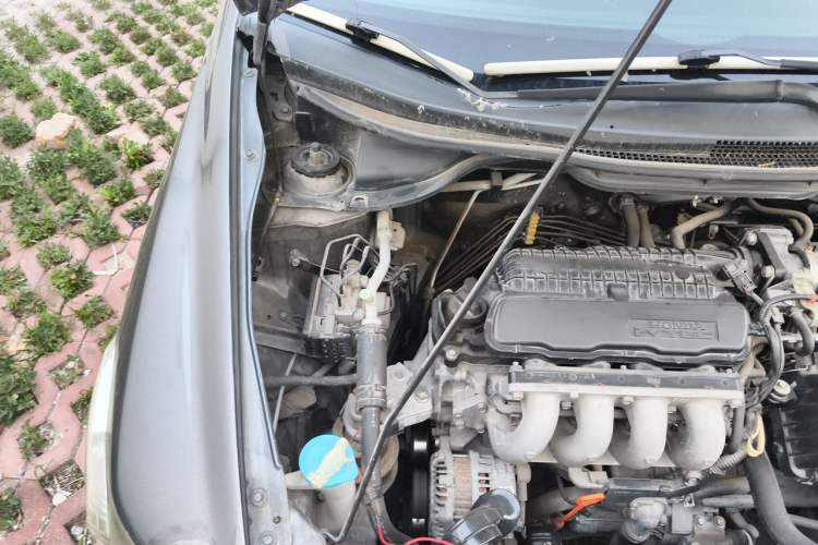 Used Honda City Classic 2011 1.5L Manual Elite Edition Engine Bay Right