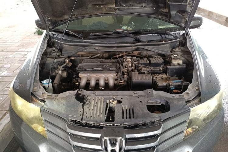 Used Honda City Classic 2011 1.5L Automatic Elite Edition Engine Bay