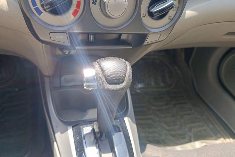 Used Honda City Classic 2011 1.5L Automatic Elite Edition Gear Lever