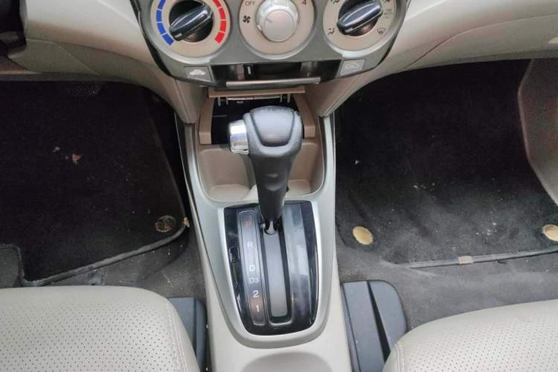 Used Honda City Classic 2011 1.5L Automatic Elite Edition Gear Lever