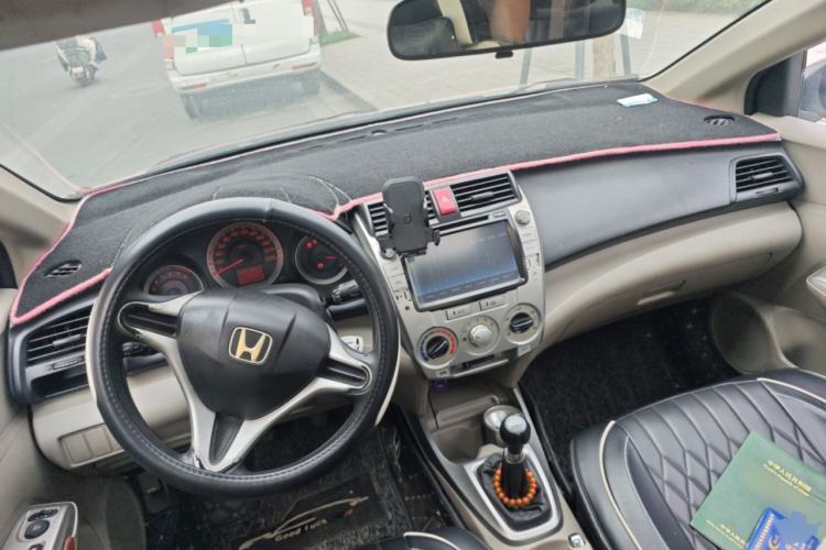 Used Honda City Classic 2011 1.5L Manual Elite Edition Center Console