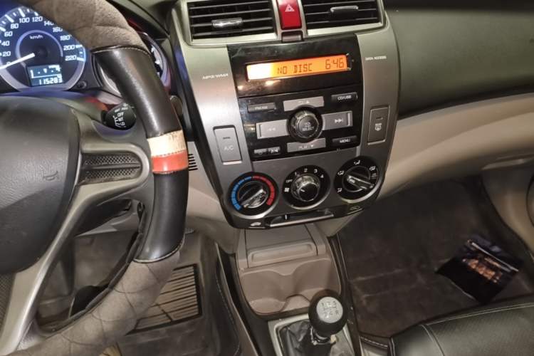Used Honda City Classic 2012 1.5L manual Elite Edition Audio And AC Panel
