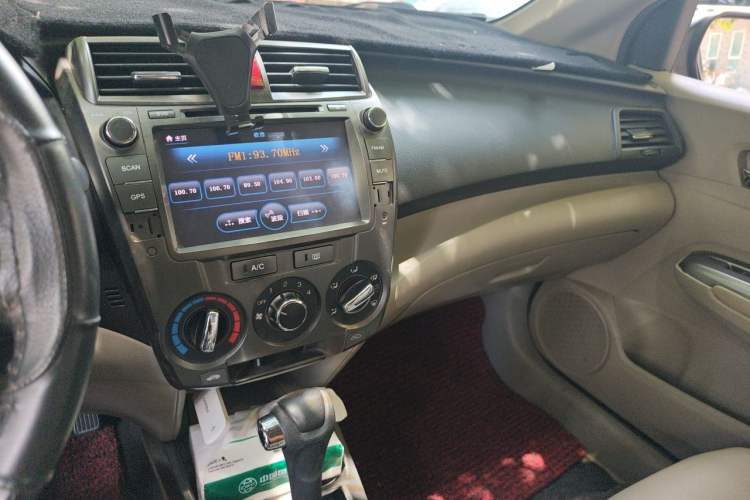 Used Honda City Classic 2012 1.5L Automatic Elite Edition Audio And AC Panel