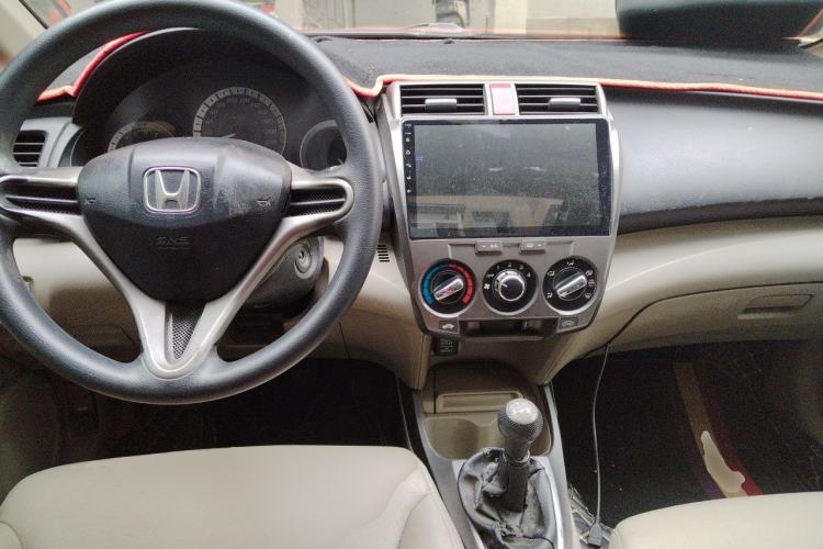 Used Honda City Classic 2012 1.5L manual Elite Edition Center Console