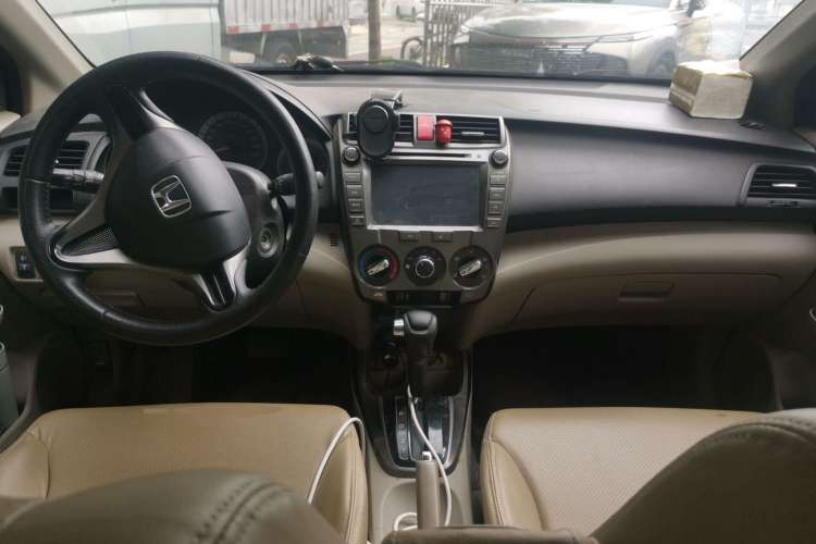 Used Honda City Classic 2012 1.5L Automatic Elite Edition Center Console
