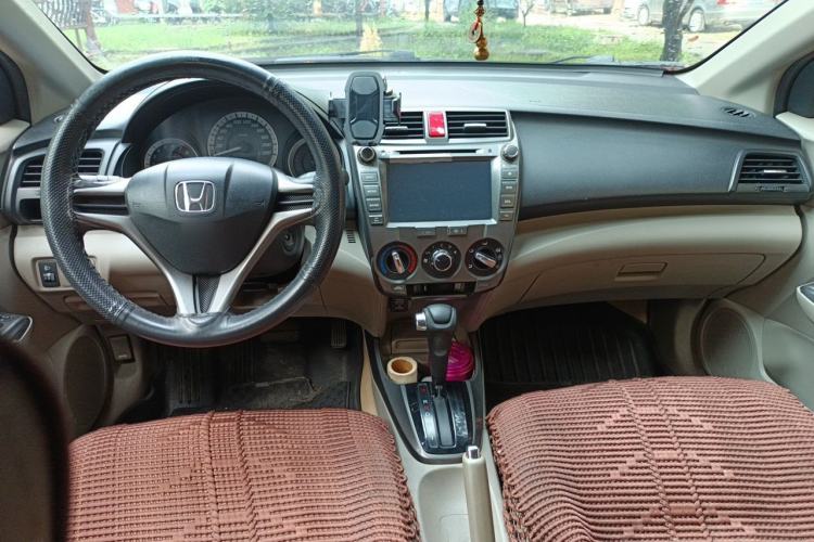 Used Honda City Classic 2012 1.5L Automatic Elite Edition Center Console