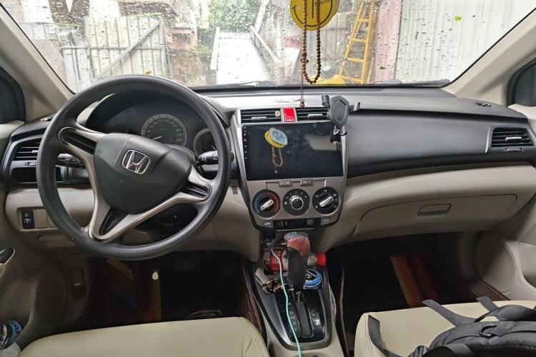 Used Honda City Classic 2012 1.5L Automatic Elite Edition Center Console