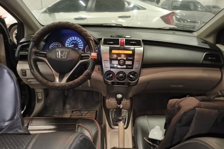 Used Honda City Classic 2012 1.5L manual Elite Edition Center Console