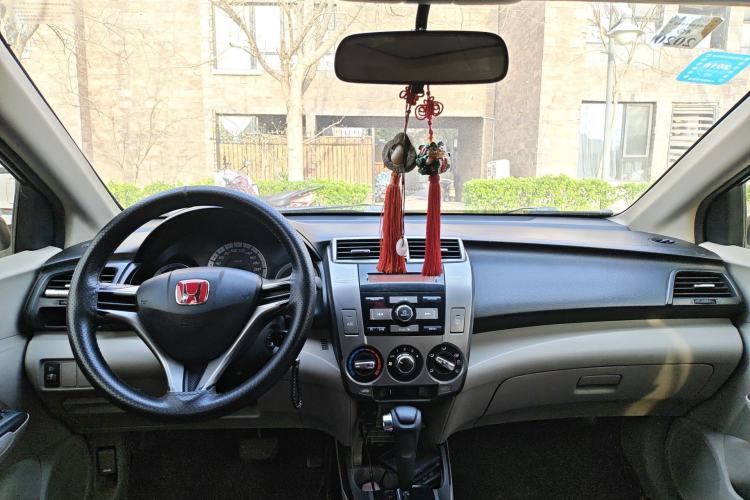 Used Honda City Classic 2012 1.5L Automatic Elite Edition Center Console
